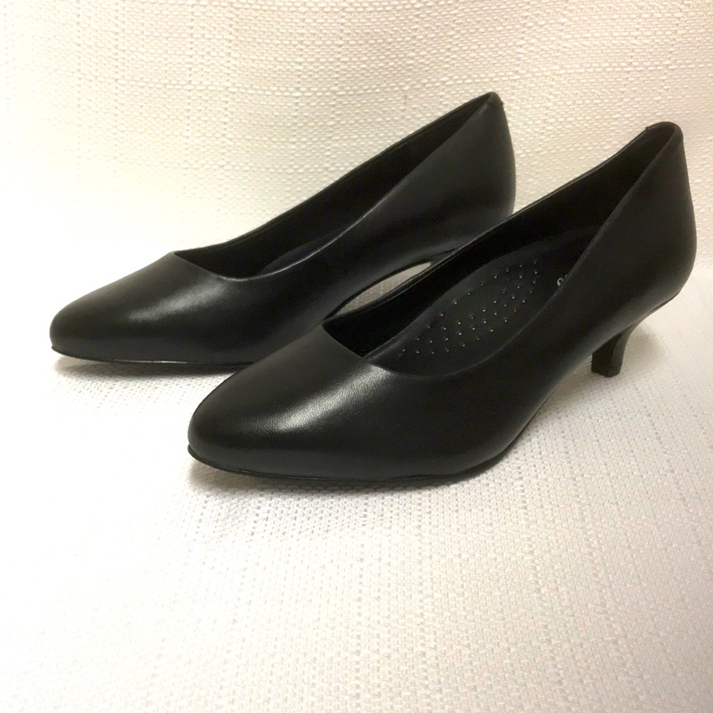 Trotters Kiera Black Leather Kitten Heel Pumps 6 1/2 WW